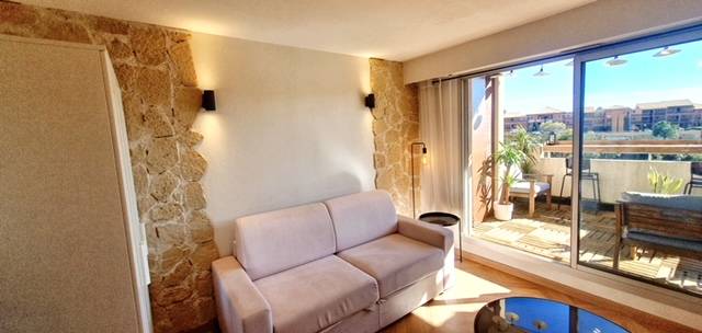 Rénovation d'un appartement studio et suivi des travaux par un architecte d'intérieur proche de Fréjus, dans le Var