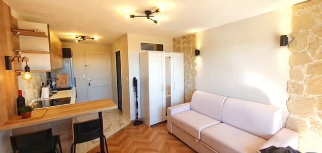 Rénovation d'un appartement studio et suivi des travaux par un architecte d'intérieur proche de Fréjus, dans le Var