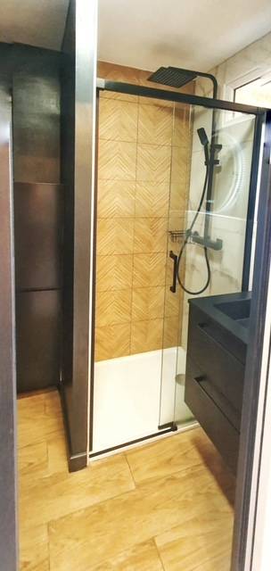 Rénovation d'un appartement studio et suivi des travaux par un architecte d'intérieur proche de Fréjus, dans le Var