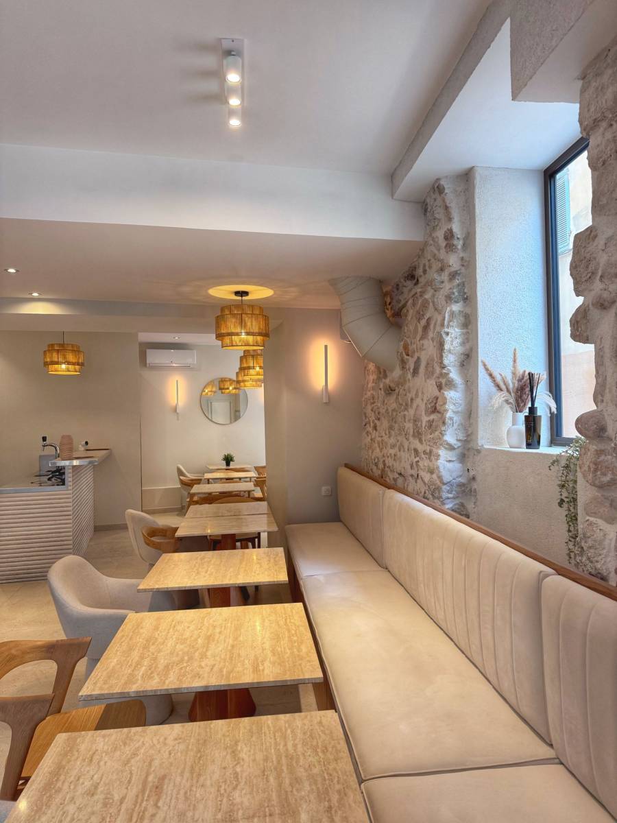 Restaurant chaleureux et moderne sur Antibes