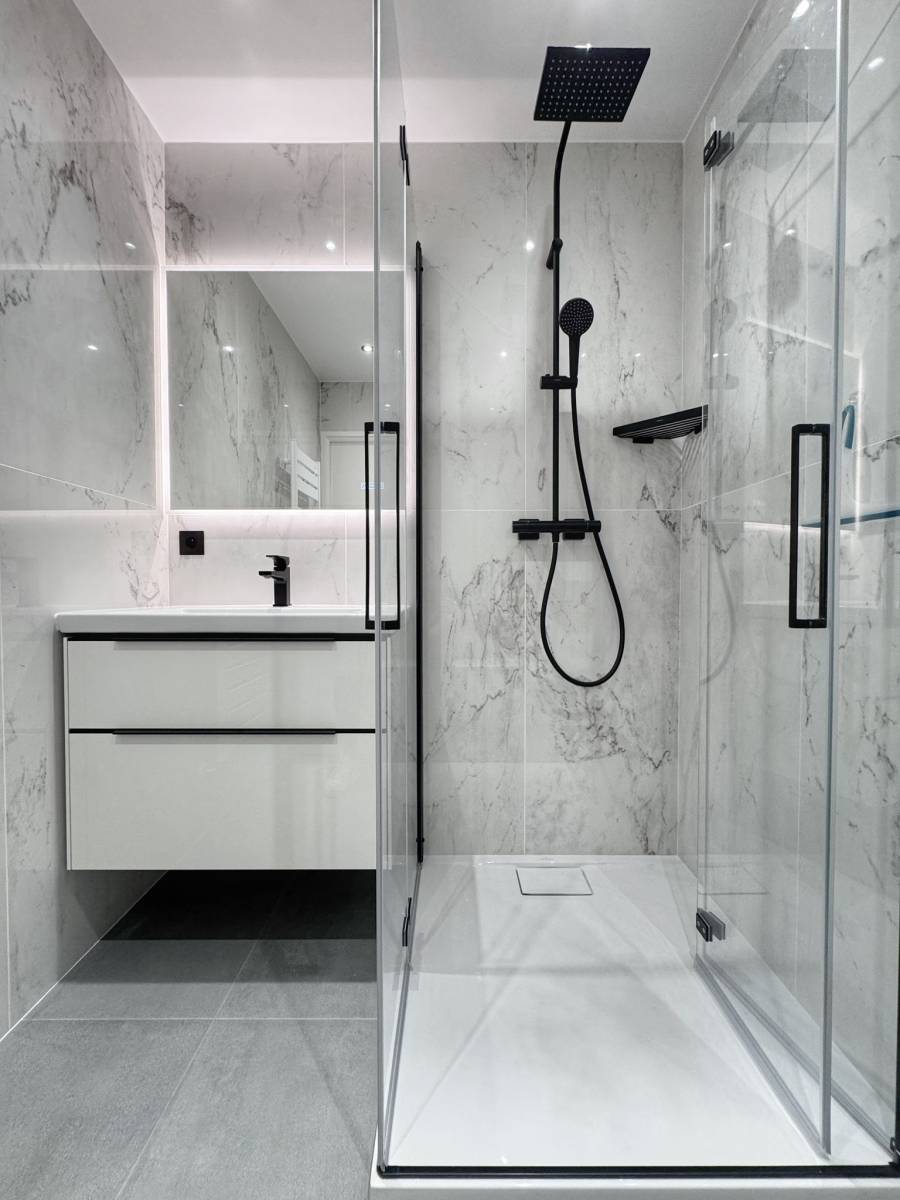 Salle de bain marbre à Saint Laurent du var