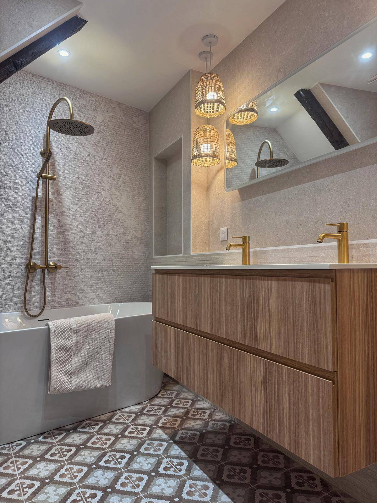 Rénover une salle de bain moderne et provençale haut de gamme sur Nice