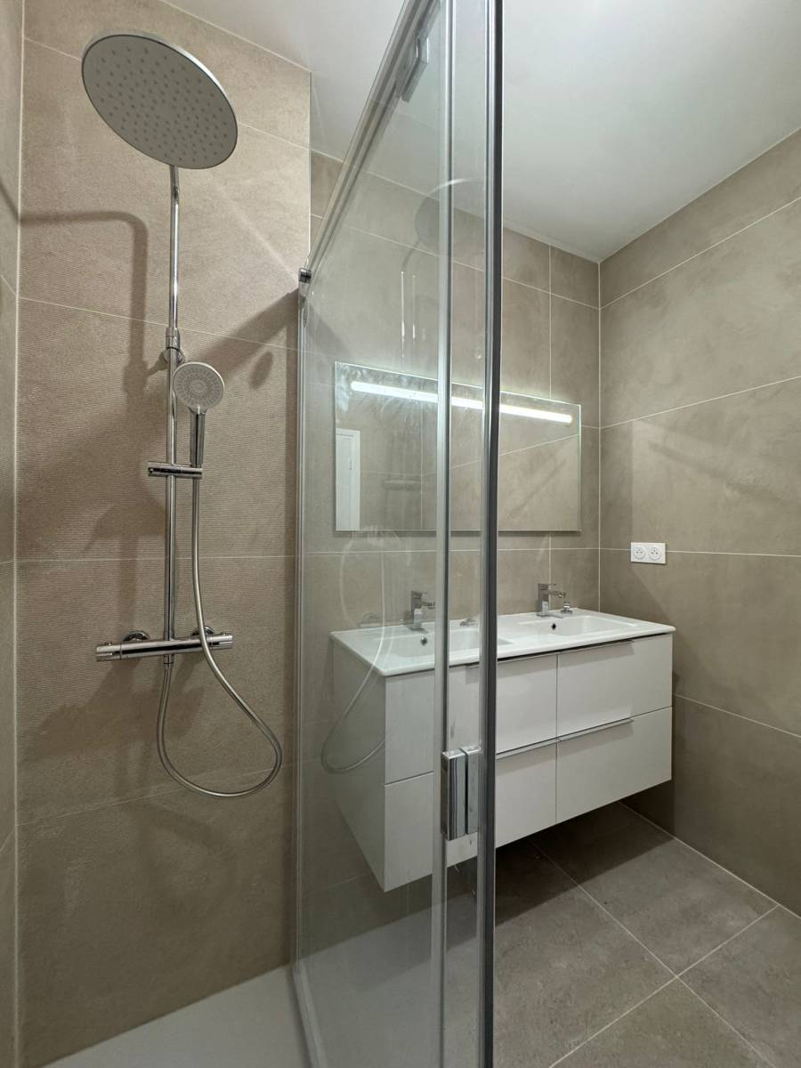 Avant/après pour une rénovation de salle de bain