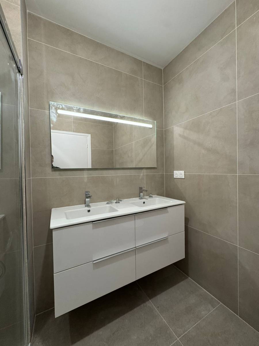 Meuble sur mesure de salle de bain haut de gamme à Nice