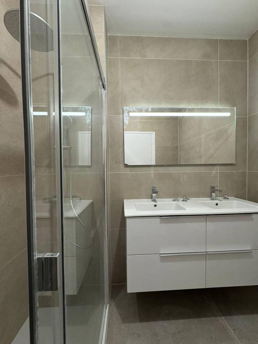 Travaux de rénovation pour une salle de bain moderne à Nice