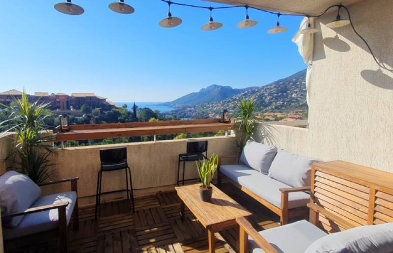 Rénovation d'un appartement studio et suivi des travaux par un architecte d'intérieur proche de Fréjus, dans le Var