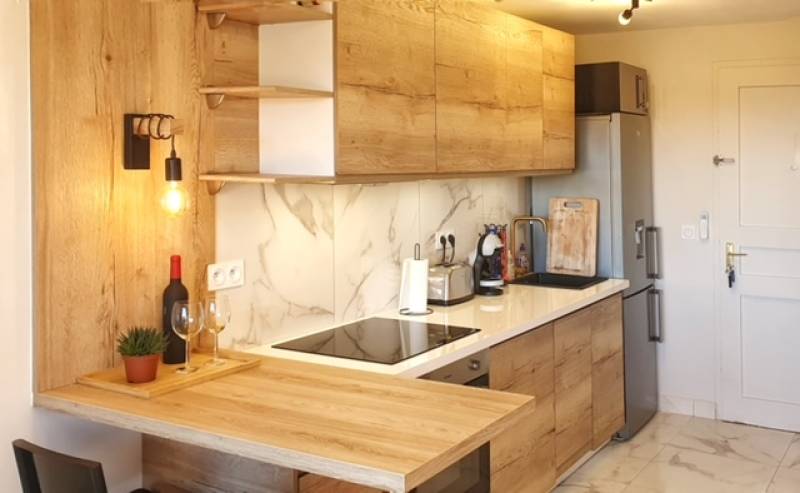 Rénovation d'un appartement studio et suivi des travaux par un architecte d'intérieur proche de Fréjus, dans le Var