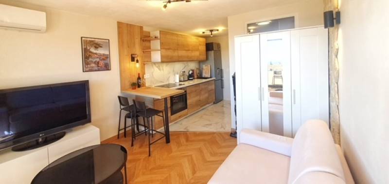 Rénovation d'un appartement studio et suivi des travaux par un architecte d'intérieur proche de Fréjus, dans le Var