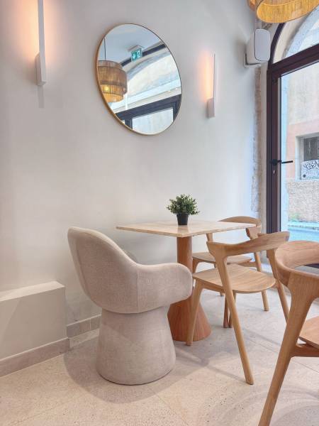 Mobilier pour professionnel à Antibes