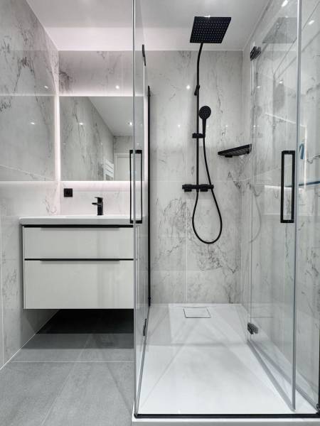 Salle de bain marbre à Saint Laurent du var